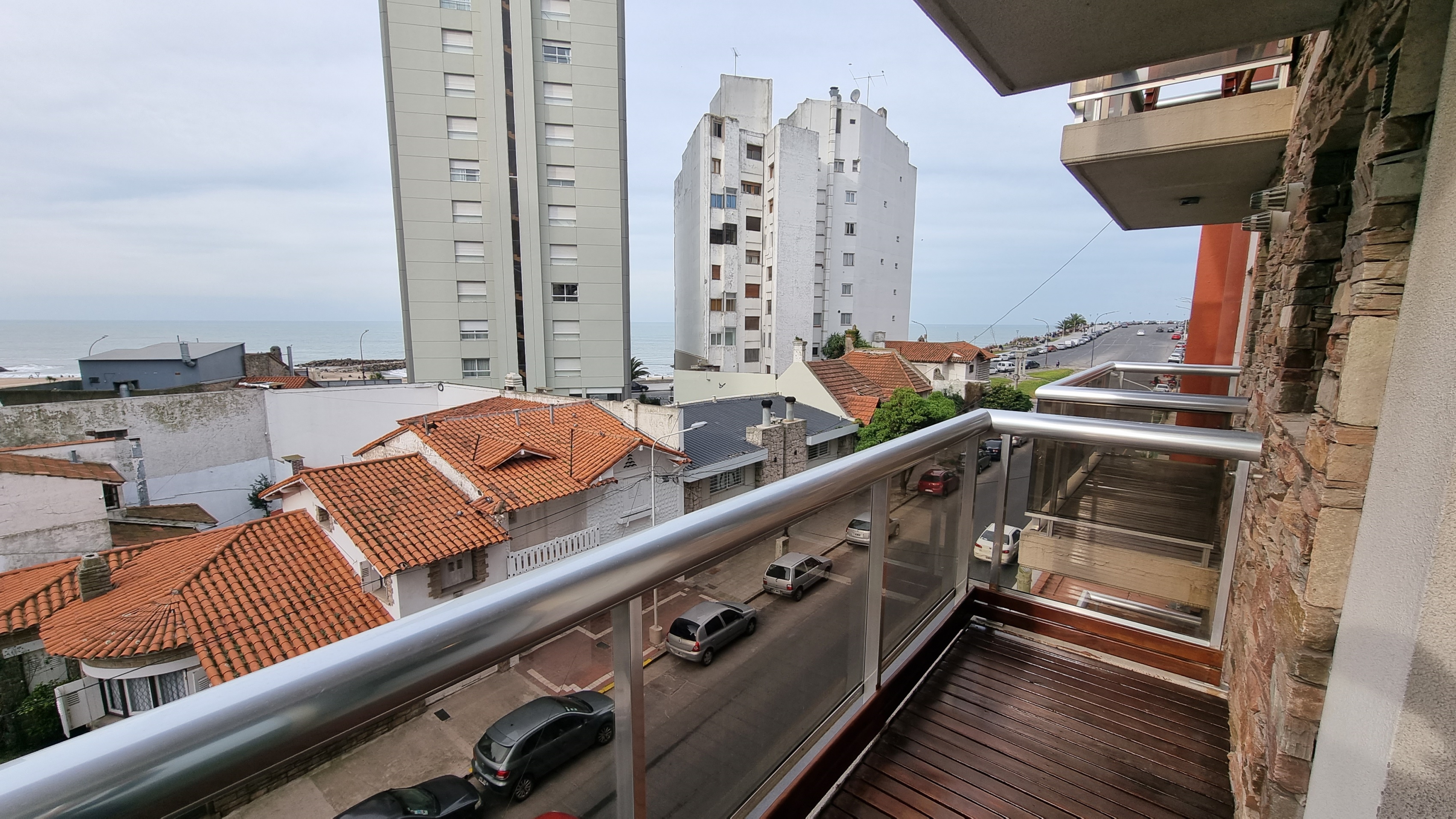 En venta. Departamento de 2 ambientes con balcón saliente vista al mar. Zona La Perla