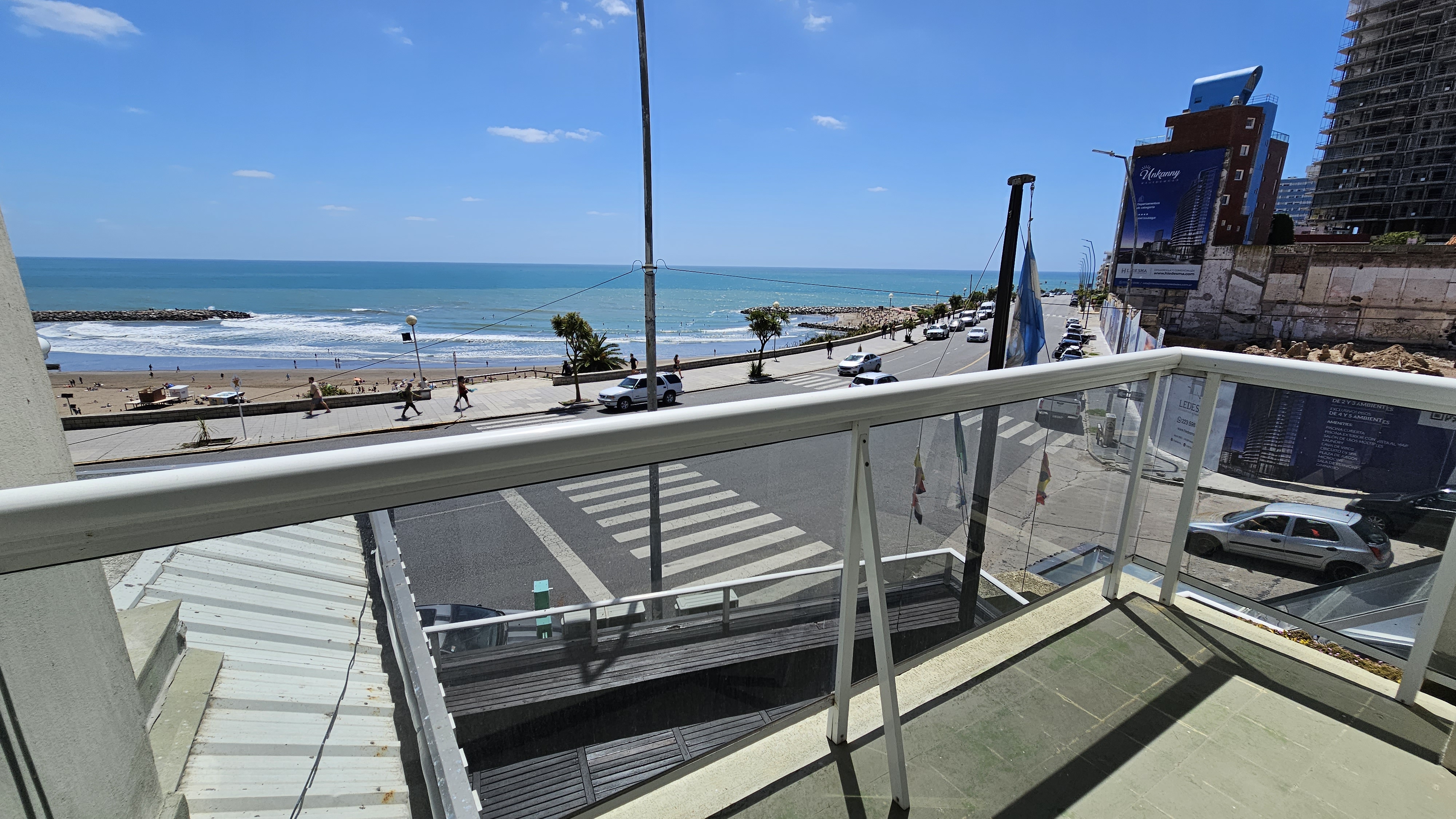 En venta departamento de 3 ambientes con vista al mar. Playa Varese