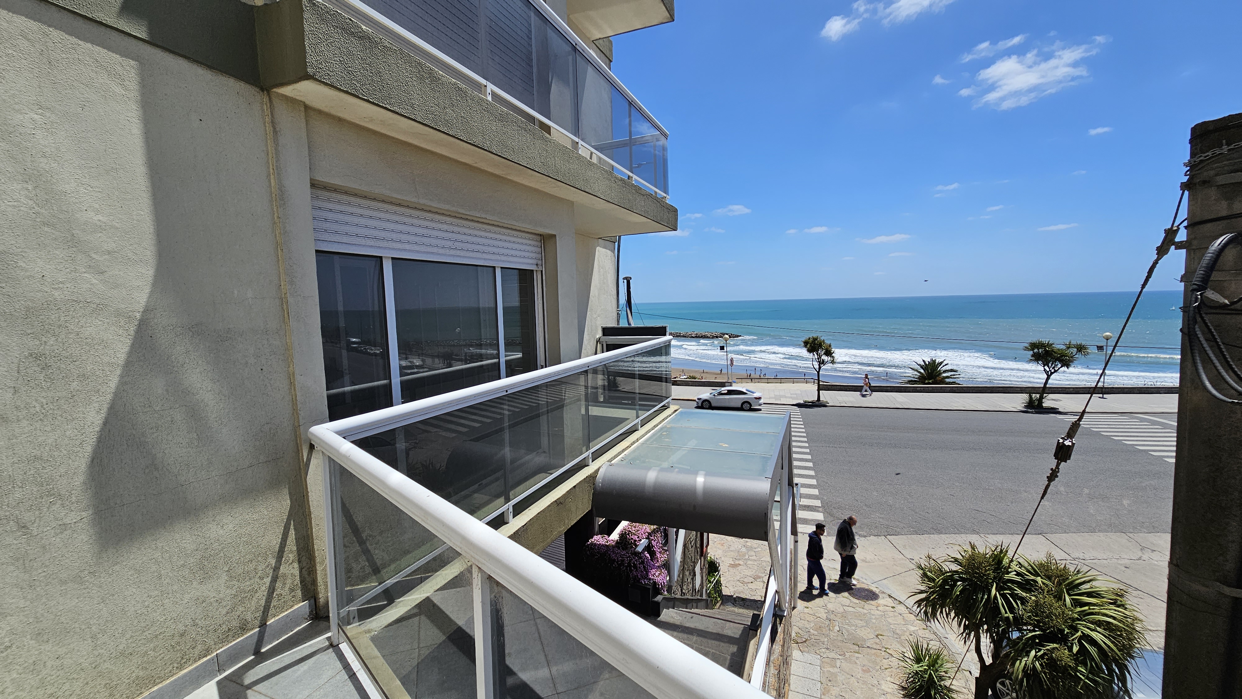 En venta departamento de 3 ambientes con vista al mar. Playa Varese