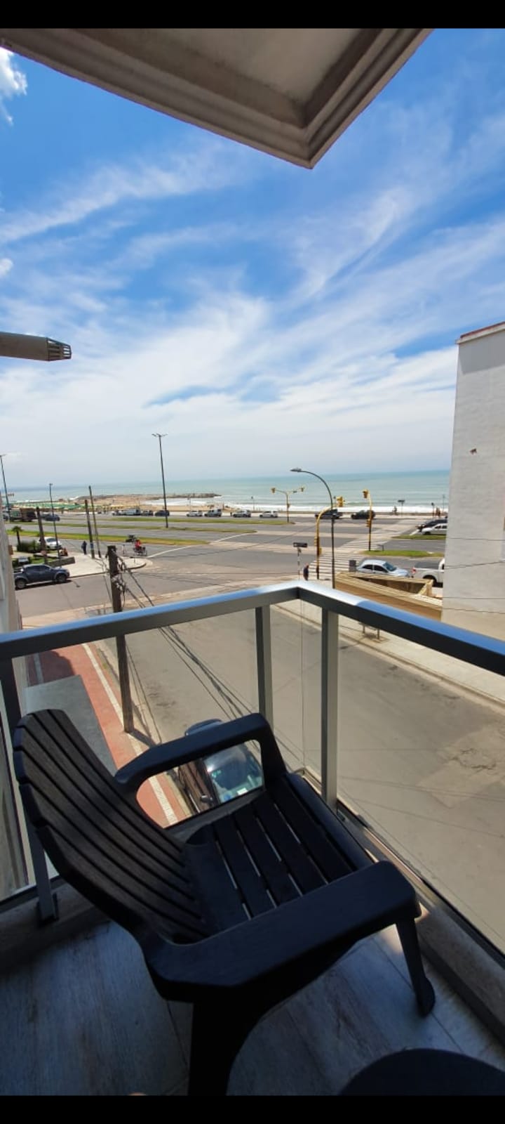 En venta Departamento dos ambientes vista plena al mar con cochera y terraza propia.  Zona Perla Norte.